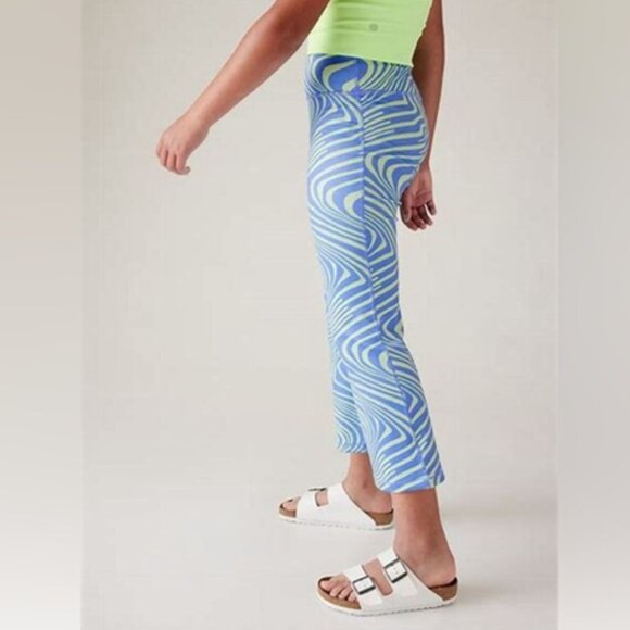 Athleta Girl Chit Chat Kick Flare Capri - Picture 3 of 13